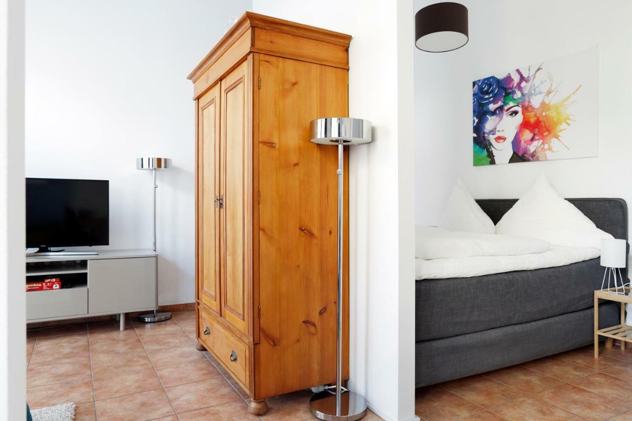 Swine By Rockchair Apartments L Superhost Status L Cozy Family & Business Flair In City Center "Mitte" Modern Studio Boxspringbed Welcomes You! Berlin Eksteriør bilde