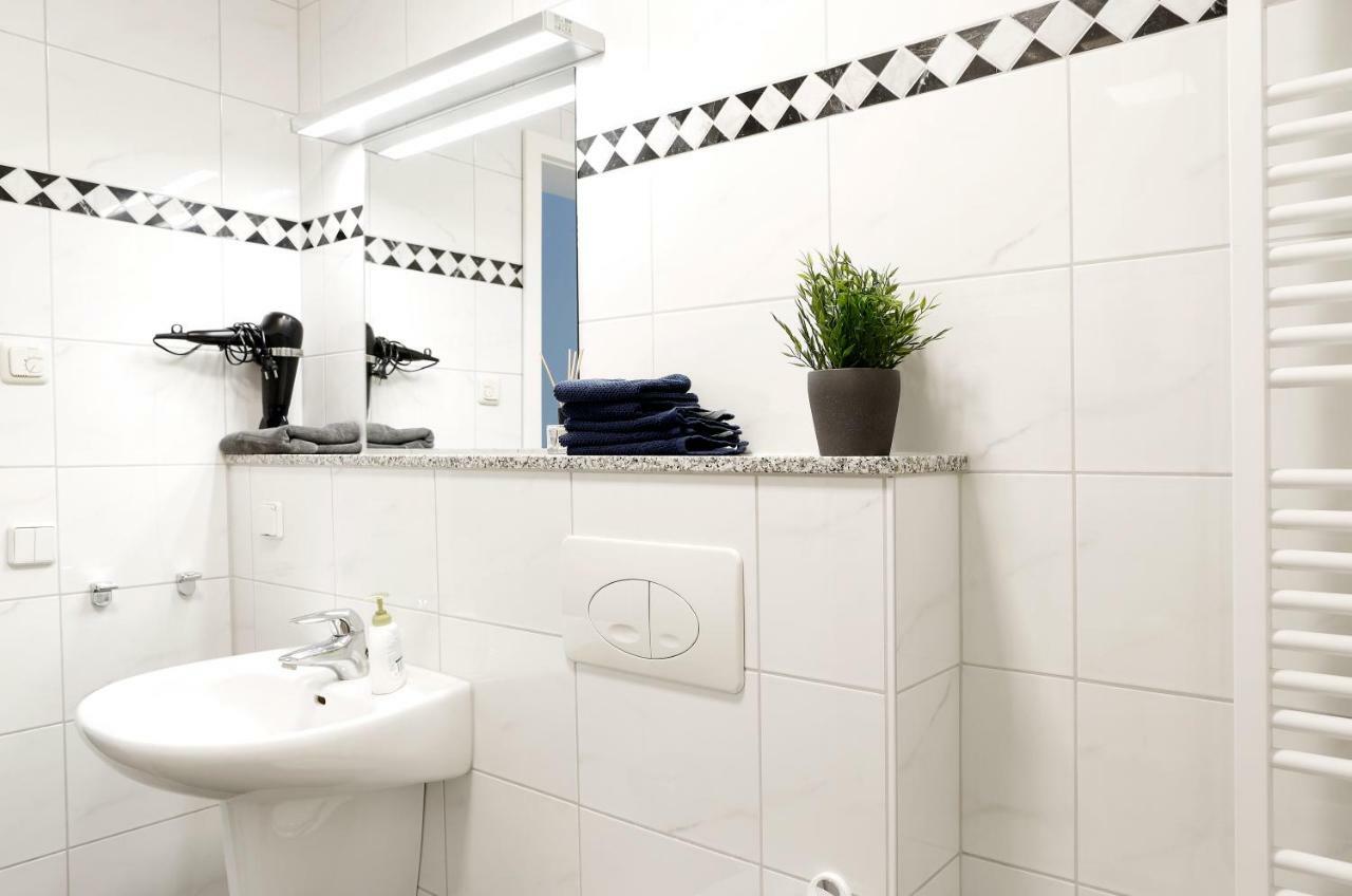 Swine By Rockchair Apartments L Superhost Status L Cozy Family & Business Flair In City Center "Mitte" Modern Studio Boxspringbed Welcomes You! Berlin Eksteriør bilde